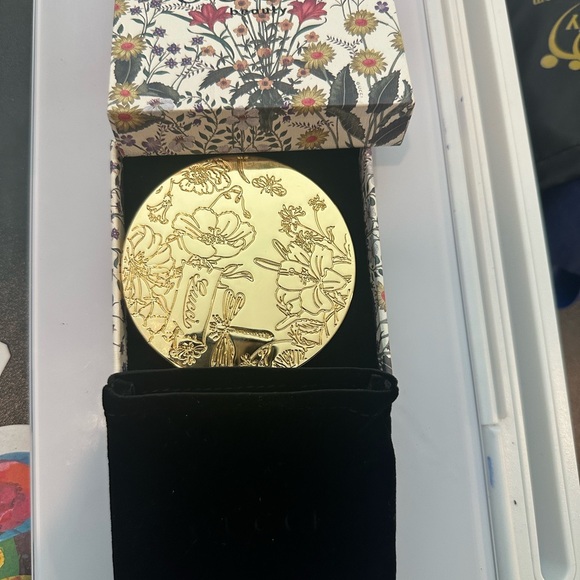 Gucci Floral Design Compact Mirror with Velvet Pouch and box - Picture 3 of 6